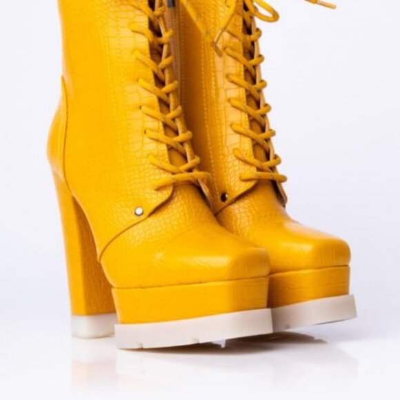 AZALEA WANG NOT YOUR AVERAGE CHUNKY BOOTIE IN YELLOW ( BRAND NEW !!!!) - Picture 2 of 8